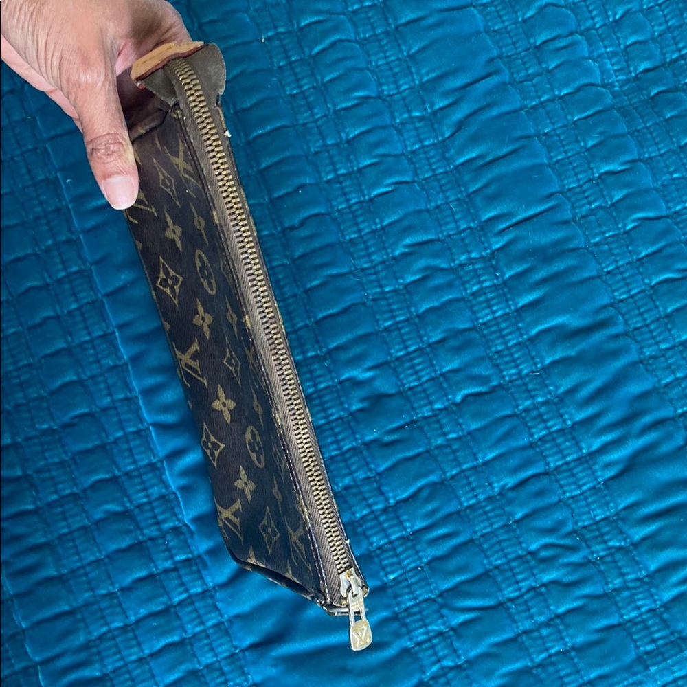 Louis Vuitton Monogram Pouch - Picture 6 of 7